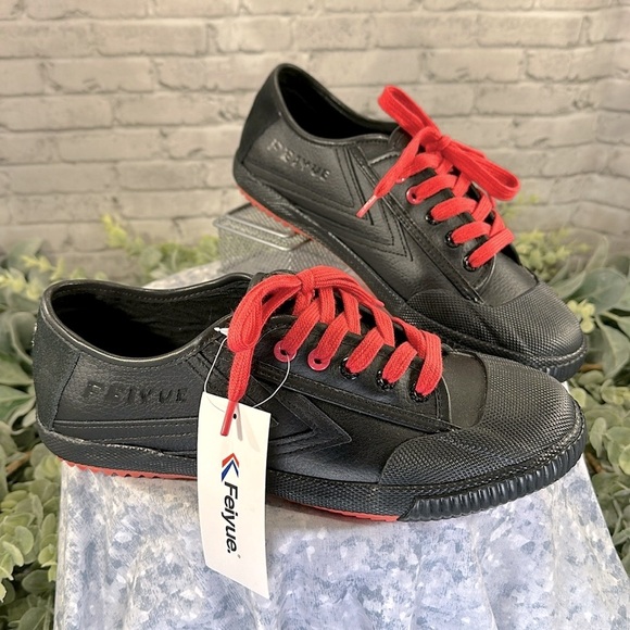 FEIYUE X STAPLE 1920 Black Leather Low Full Color Pigeon Sneakers Men’s 8🖤NWT - Picture 1 of 12